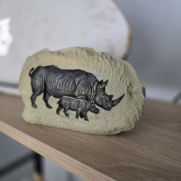 Engraved Rhino Resin Slate Figurine - Picture 1 of 8